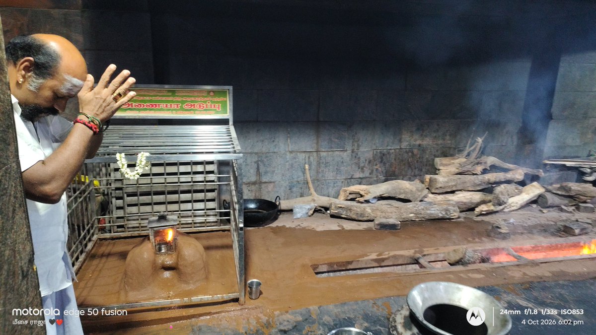 ELRraja's tweet photo. வடலூர் வள்ளலார் கோவில், தமிழ்நாட்டின் கடலூர் மாவட்டத்தில் அமைந்துள்ள ஒரு முக்கியமான ஆன்மீக தலமாகும். இந்த கோவில், சமரச சுத்த சன்மார்க்க சத்திய சங்கம் என்ற அமைப்பால் நிறுவப்பட்டது. இதன் நிறுவனர், 19 ஆம் நூற்றாண்டில் வாழ்ந்த ஞானி, வள்ளலார் என அழைக்கப்படும் இராமலிங்க அடிகளார் ஆவார். https://t.co/1VsxI8cgJm