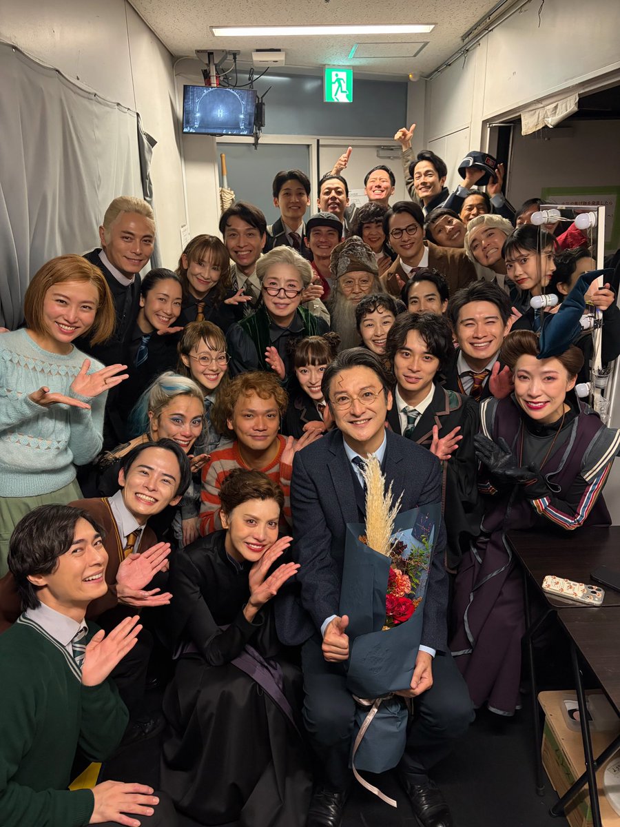 nakabeppuaoi's tweet photo. 今日はハリポタカムバック初日！
と、同時に幹二さんの卒業。
1年目を共にした幹二さんとの別れは
本当に寂しくて。
最初の大変だった稽古の時のこととか
思い出してシクシク泣きました🥲
チャーミングでほっとけない
この人のためになら！と思わせてくれる
幹二ハリー大好きでした！！
#舞台ハリポタ https://t.co/D4Ejr1X9U8