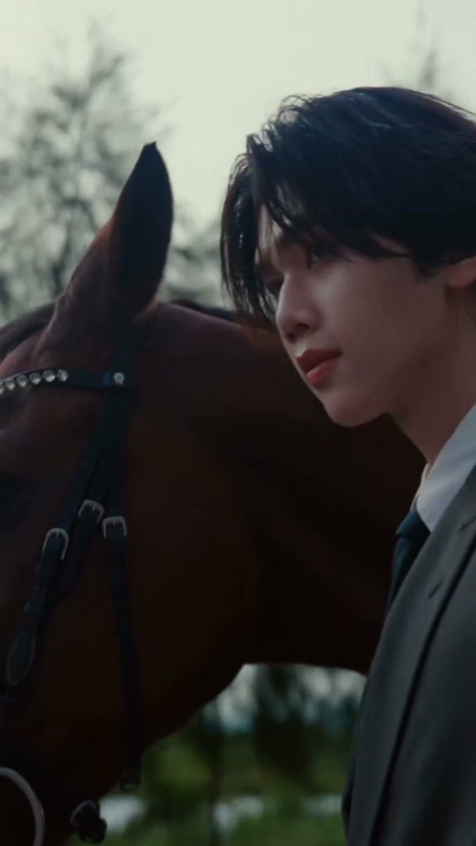 JoongDunk_S2's tweet photo. L'eleganza sofisticata di Si Bloom si fonde con il fascino deciso di Dunk, dando vita a un incontro intensamente seducente.

Dunk Loves Si Bloom

#DunkXDuoSi
#dunknatachai https://t.co/VhvU2jl5NL