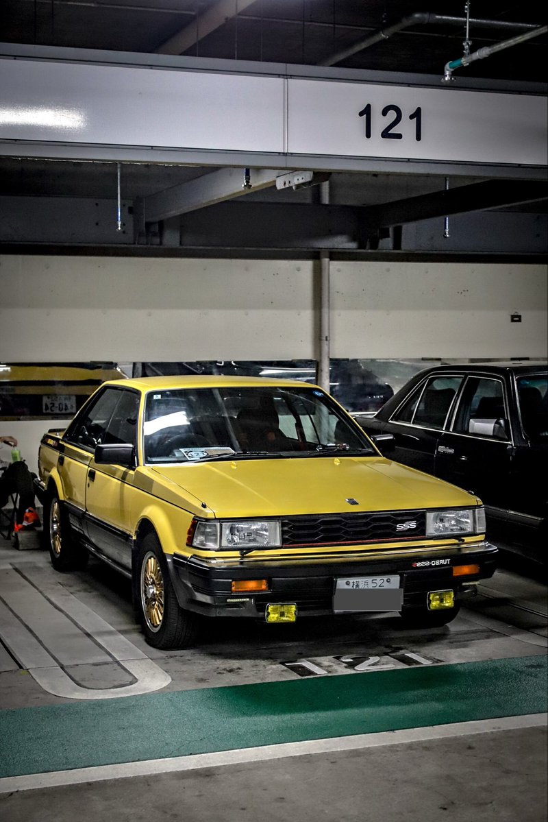 1988bmw520i's tweet photo. 1983 Nissan Bluebird Hardtop 1.8T SSS-S (U11)

「スーパー・ゼネレーション」

トミカダンディのU11ブルーバードと同じイエローツートンは最もスポーティとされるSSS-S専用ボデーカラー🟨⬛️

内装もブラックに赤ストライプのSグレード専用のスポーツシートでした。 https://t.co/afChxjqIcl