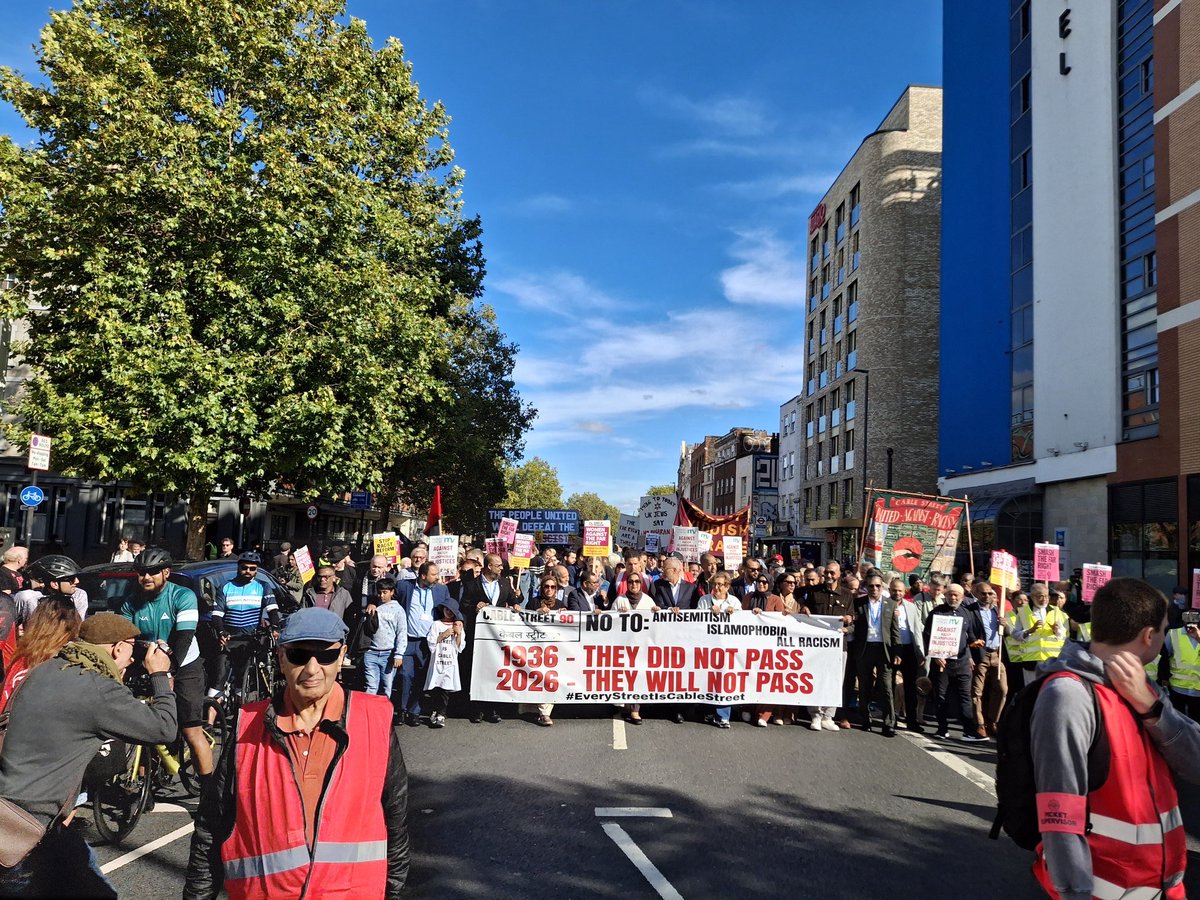 AntiRacismDay's tweet photo. Fantastic, united demonstration today in East London to remember the Battle of Cable St 90 years on &amp; to build the fight against the far right today. https://t.co/UlipSU8xM4