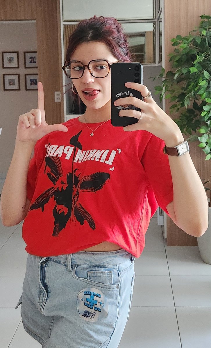 nnevermoree's tweet photo. É hoje mores vamos votar 13 🌟 https://t.co/0nnOAUyurw
