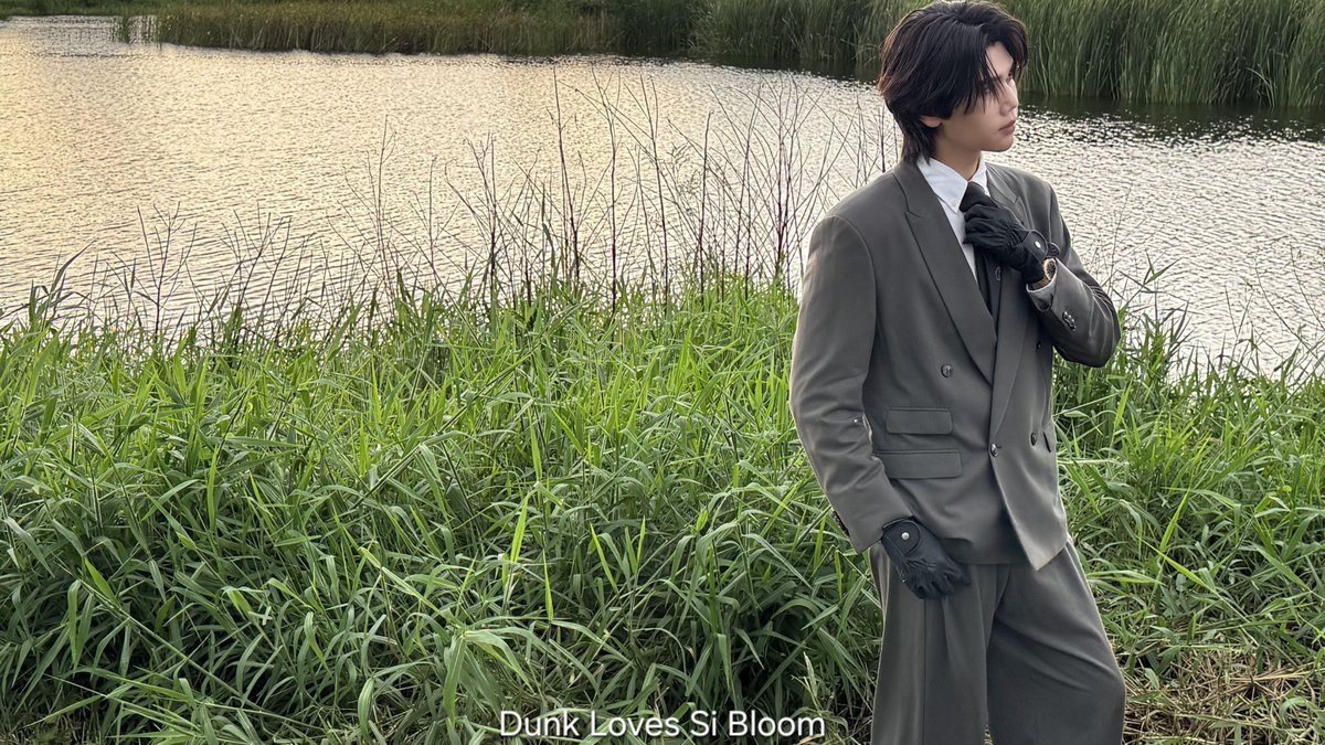 JoongDunk_S2's tweet photo. Dunk porta una presenza magnetica accanto a Si Bloom, esaltando una bellezza maschile raffinata, intensa e naturalmente irresistibile.

Dunk Loves Si Bloom

#DunkXDuoSi
#dunknatachai https://t.co/BpeEisVucJ