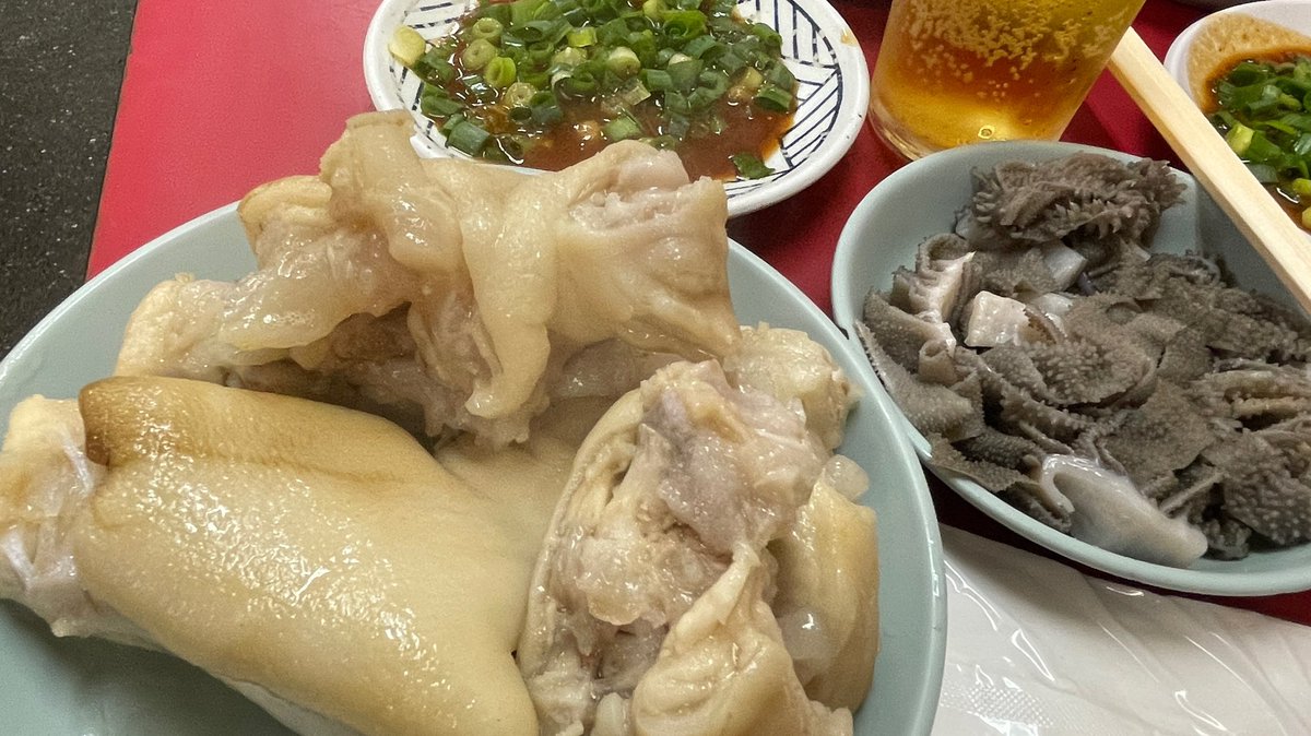 tsuji76's tweet photo. トレキャンカップ
ガブで1-5とボコボコでした

その後
むらっぴいさんとサカモンさんに連れられ豚足とセンマイをいただきました

美味かったぁぁぁ、、、

マラソン練習での筋肉の疲労もコラーゲンにて修復されました

唇テカテカでした https://t.co/mC78mbQydU
