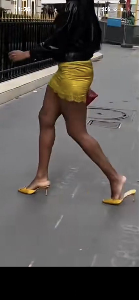 Flowers2Lady's tweet photo. @AmyBrownhouse Yesss he need to sit down look at his man feet in those shoes  he is not a fashion icon https://t.co/L4KcJ5FxeX