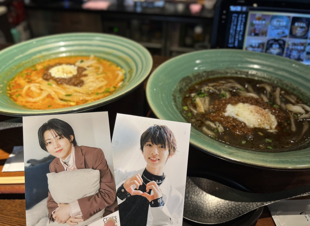 shuumuchuu's tweet photo. 久しぶりにつるとんたん行ってきたよーう♡ 
#けーしゅー 🩷🩵は何玉食べれるかな🫪
私とのんたんはイキって1.5玉頼んだらお腹爆発した。
#髙野秀侑 #星慧音 https://t.co/E8OPV3rkYg