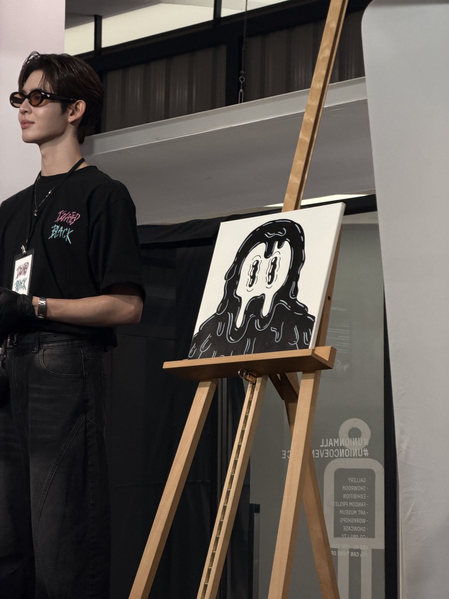 nattanaxx's tweet photo. มาซัพพอร์ต JS งับบ ✌🏻
ISOLATED BLACK EXHIBITION 2 FINAL 
#isolatedblvck2 https://t.co/QYif8QRvb2