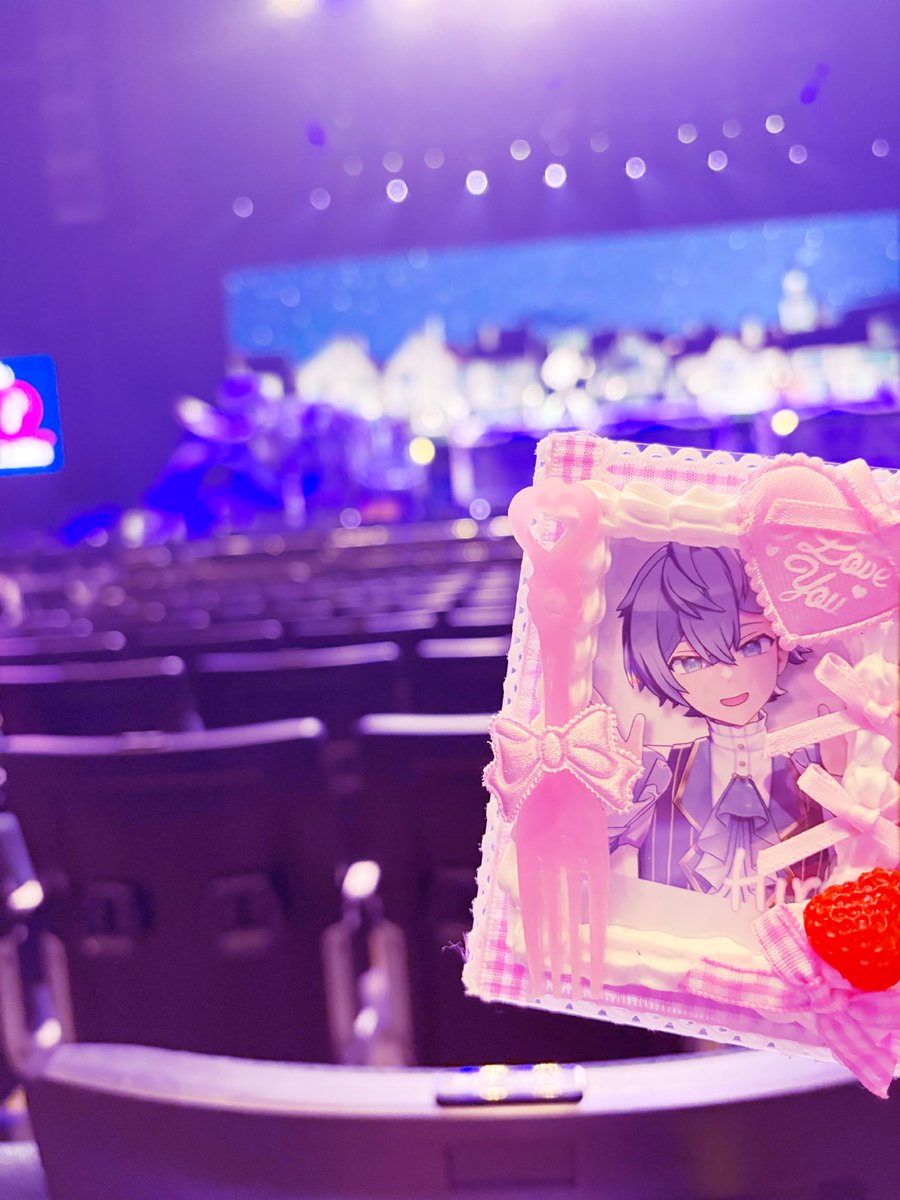 ama3_89's tweet photo. #ヒロ さんへ꒰ᐡ⸝⸝ʚ̴̶̷̷ · ʚ̴̶̷̷⸝⸝ᐡ꒱…♡

Kアリ満員おめでとうございます(⸝⸝ᵒ̴̶̷̥́꒳ᵒ̴̶̷̣̥̀⸝⸝)
dayからnightまでいたけどヒロさん毎回同じ曲でミスしてて可愛かったです⬅️👶🏻

day公演ではおててふりふり、night公演では一緒にハートを作ってくれてありがとうꌩ  ̫ ꌩ♡
とっても忘れられない素敵な思い出が出来ました(ᴖ ̫ᴖ )♪

きみおもと僕らカラフルピーチのダンスがとっても好きだから出てきてくれてㄘょ〜 嬉しかったよ＞ꇴ＜🎵
まさかのほとんど目の前できみおも踊ってくれて感極まって泣いてました🙊笑

内容の感想はDMに送るねヾ(･ω･ *)
改めてKアリ満員・無事に公演完了おめでとうございます🥂𓈒𓏸︎︎︎︎私をKアリに行かせてくれたのもヒロさんのおかげです☝🏻1️⃣

ヒロさんだ〜いすきだよᐡ т · т ᐡ
今日も一日お疲れ様でした^ᴗ ᴗ^♡

 #からぴち　 #ぱらぴち2026　@Hiro_clflpeach