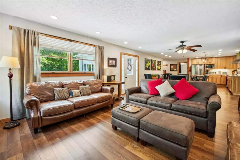 rentbyhost's tweet photo. π‘ Pigeon Forge, Tennessee House Rental by Owner! π
β
No Booking Fees
π₯ Private Hot Tub
ποΈ 8 Bedrooms
π Pigeon Forge, Tennessee
π Book House #183937: https://t.co/paiC5HnTsl
#PigeonForge #PigeonForgeTN #PigeonForgeCabin #SmokyMountains #NoBookingFees #RentByHost https://t.co/g9N9sCUdzi
