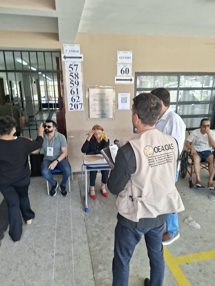 OEA_BR's tweet photo. Os observadores da #OEAnoBrasil continuam em campo, acompanhando o funcionamento das seções eleitorais e a participação dos eleitores. 
                                                                                                                                                                                                                                  A Missão é possível graças às contribuições financeiras de 🇨🇦 🇺🇸 🇮🇹 🇫🇷 🇵🇪 🇹🇷 🇨🇭 🇪🇸 e 🇵🇹.
#Eleições2026 🇧🇷