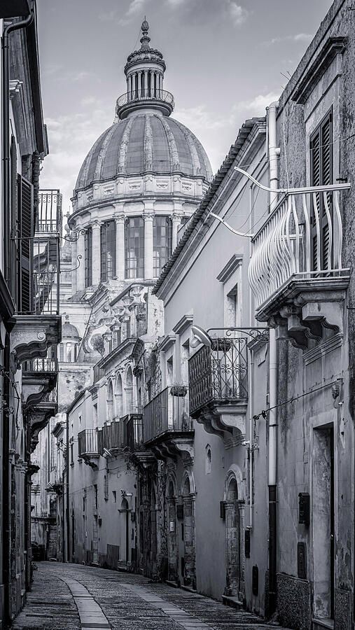joancarroll's tweet photo. Ragusa Cathedral BW Sicily Italy! https://t.co/Ww6zysMegL #cathedral #italy #sicily #ragusa #dome #NightPhotography #blackandwhite #blackandwhitephotography #streetscene #travel #travelphotography #oldtown @joancarroll https://t.co/IBuiMeureu