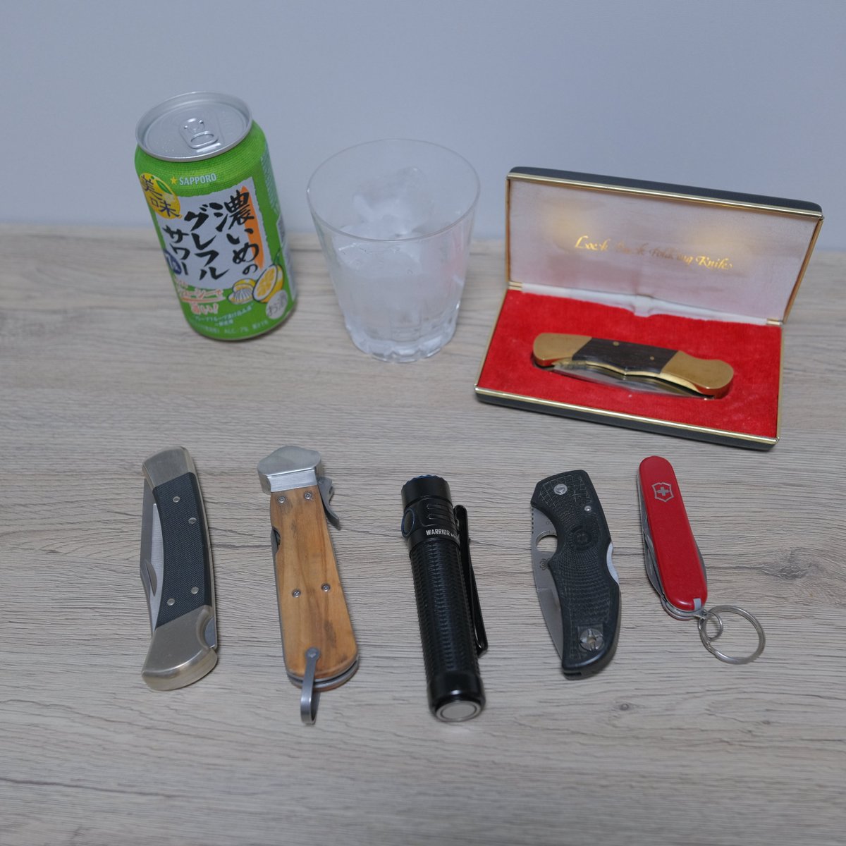 joo_sooyoung83's tweet photo. 酒とナイフ
#buck110 #spyderco #Knife https://t.co/q78S61OsPx