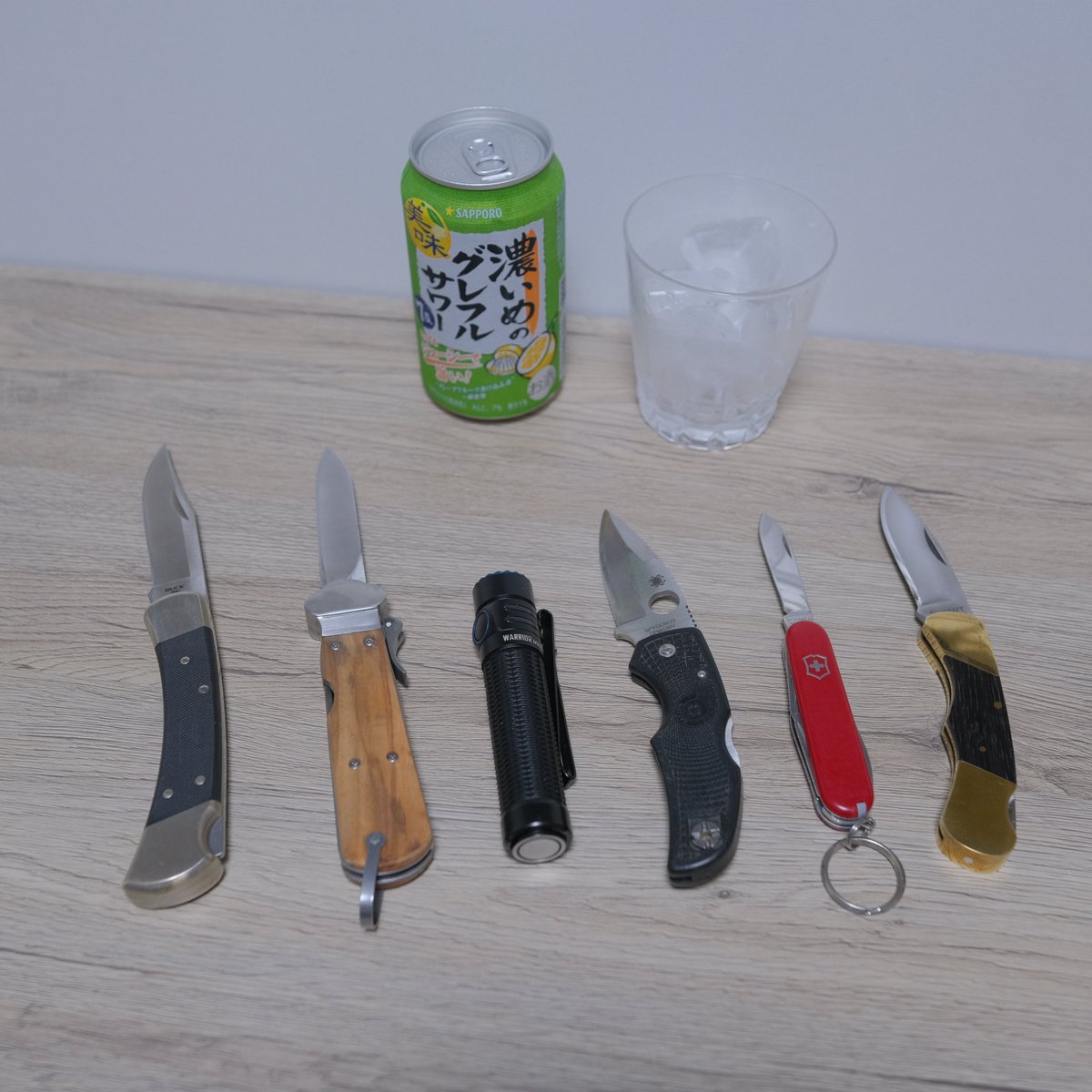 joo_sooyoung83's tweet photo. 酒とナイフ
#buck110 #spyderco #Knife https://t.co/q78S61OsPx