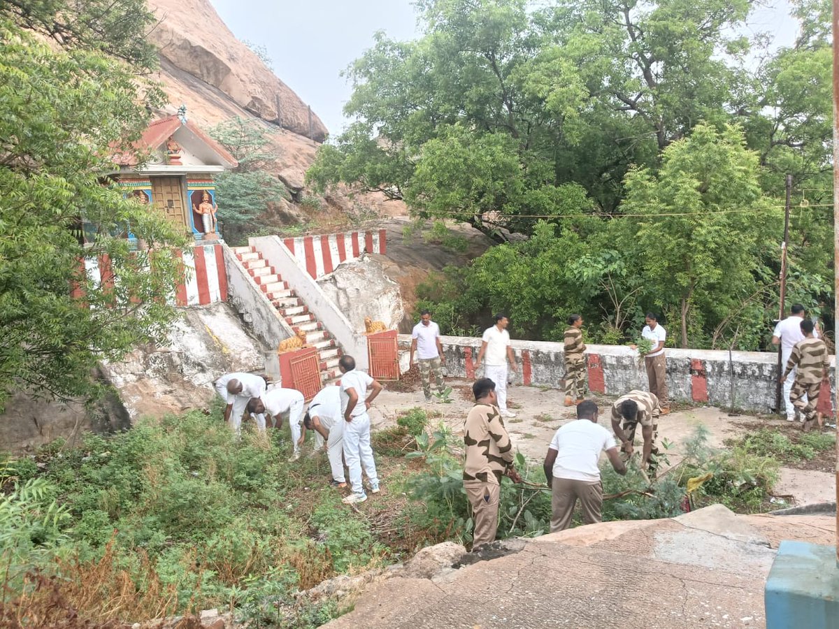 CISFHQrs's tweet photo. Swachhata to Sustainability | Special Campaign 6.0

2nd October – 31st October 2026

CISF actively contributes to the nationwide Swachhata endeavour through cleanliness drives, awareness initiatives and dedicated participation across its establishments.

Through collective responsibility and consistent efforts, CISF personnel continue to promote cleaner surroundings, healthier communities and the vision of a Swachh Bharat.

#SpecialCampaign6 #SwachhataPakhwada #SwachhBharat #SHS2026

@HMOIndia 
@MIB_India 
@SwachhBharatGov 
@swachhbharat  
@MoHUA_India 
@MoJSDDWS