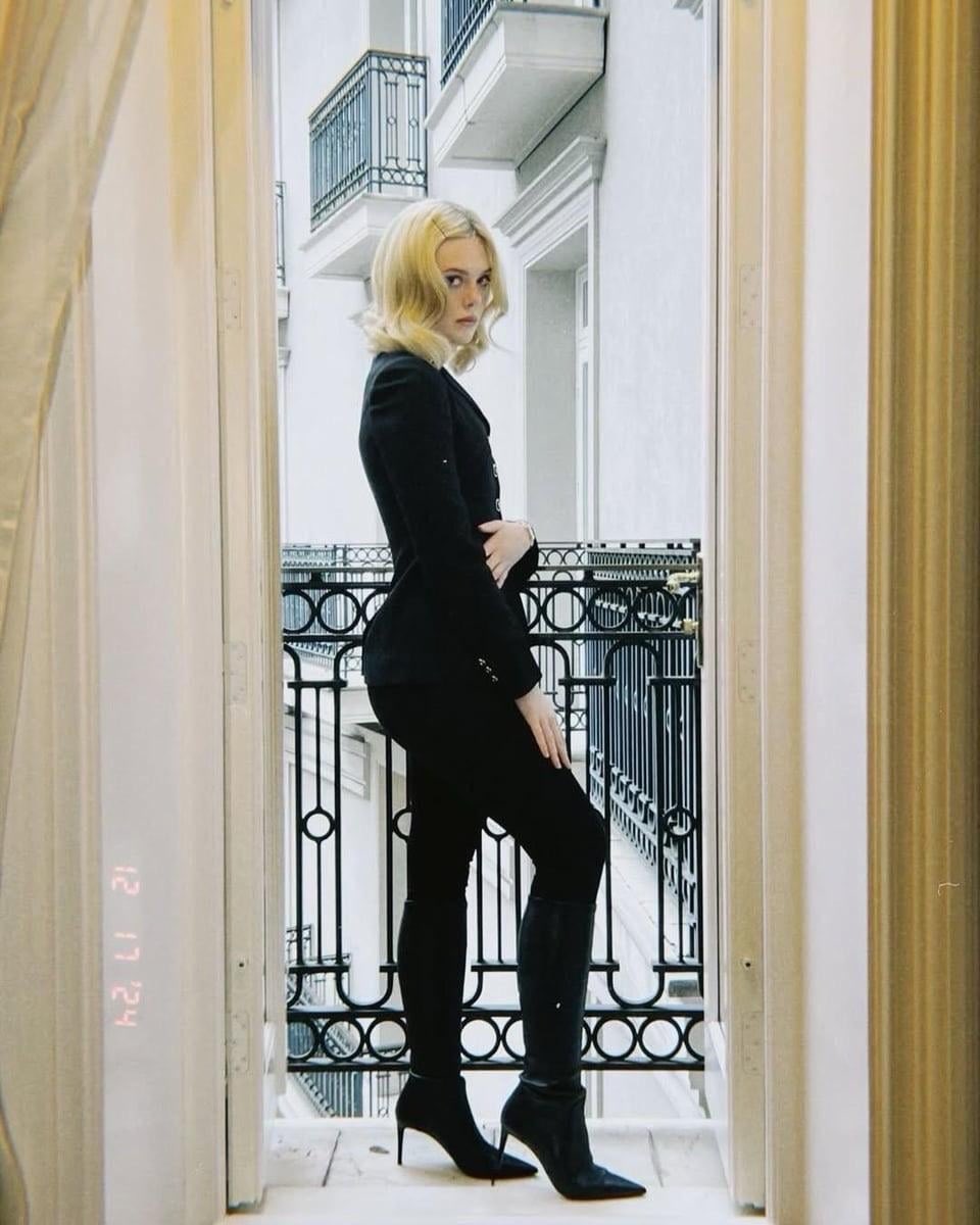 MrunalKSays's tweet photo. Elle Fanning looks incredibly beautiful because she doesn't try to blend in. she embraces every expression and every single smile with pride.❤️‍🔥🔥 https://t.co/RH18p3QR0D