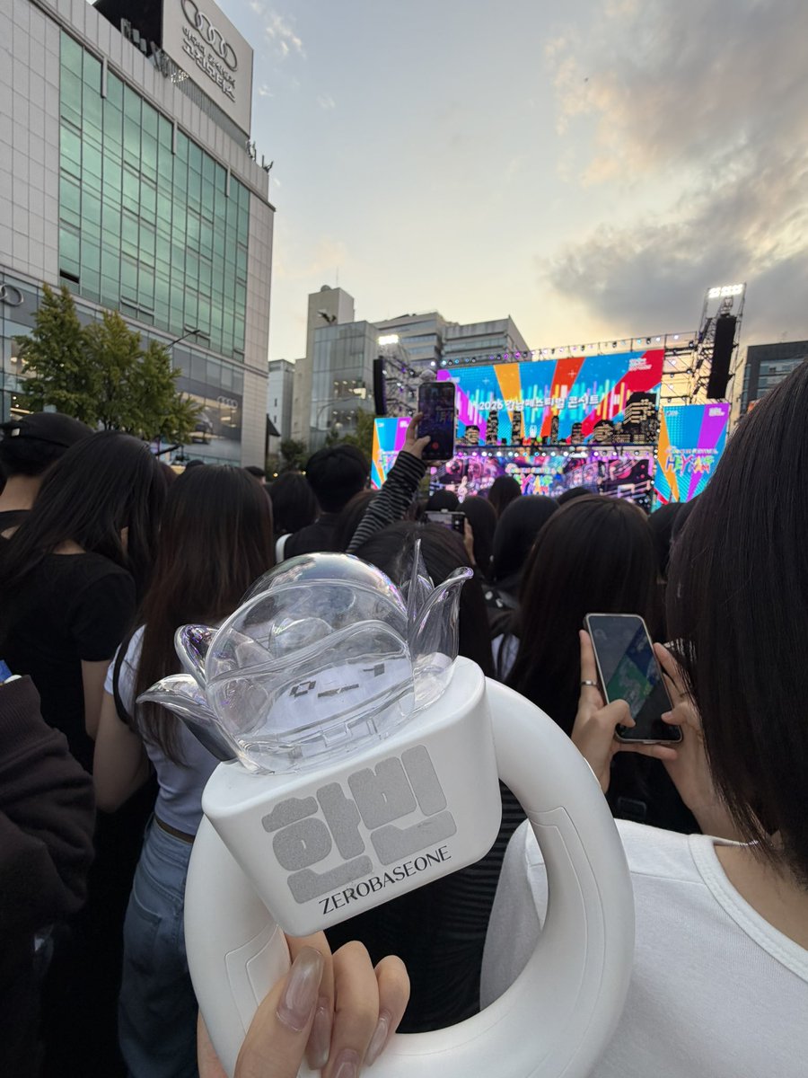 hanb1ni_'s tweet photo. 제베원 오늘 멋있었고 강남페 다신 보지말자 https://t.co/sMBAhtgVYD