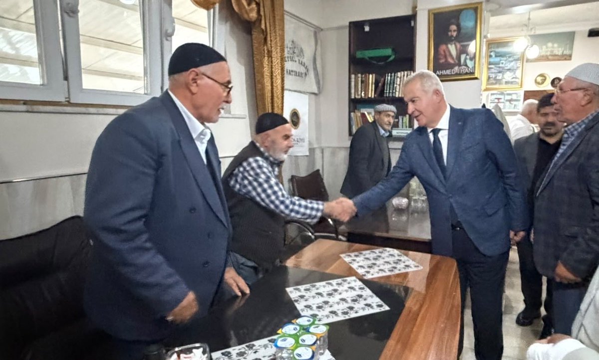 ismailerguness's tweet photo. Karadeniz Mahallesi sakinlerinden, Bitlis eşrafından Burhan Durmaz'ın kıymetli oğlu merhum Muhammed Emin Durmaz için Bitlis Tatvan Engesur Dalda Köyü Derneği'nde düzenlenen taziyeye katıldık.

Merhuma Allah’tan rahmet; ailesine ve yakınlarına sabır ve başsağlığı diliyorum. https://t.co/zOnDnINAW0
