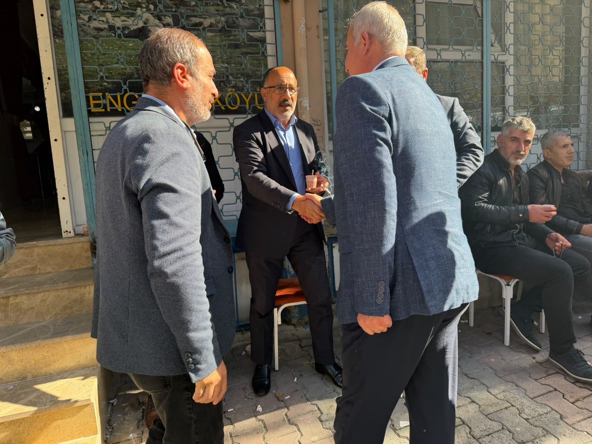 ismailerguness's tweet photo. Karadeniz Mahallesi sakinlerinden, Bitlis eşrafından Burhan Durmaz'ın kıymetli oğlu merhum Muhammed Emin Durmaz için Bitlis Tatvan Engesur Dalda Köyü Derneği'nde düzenlenen taziyeye katıldık.

Merhuma Allah’tan rahmet; ailesine ve yakınlarına sabır ve başsağlığı diliyorum. https://t.co/zOnDnINAW0
