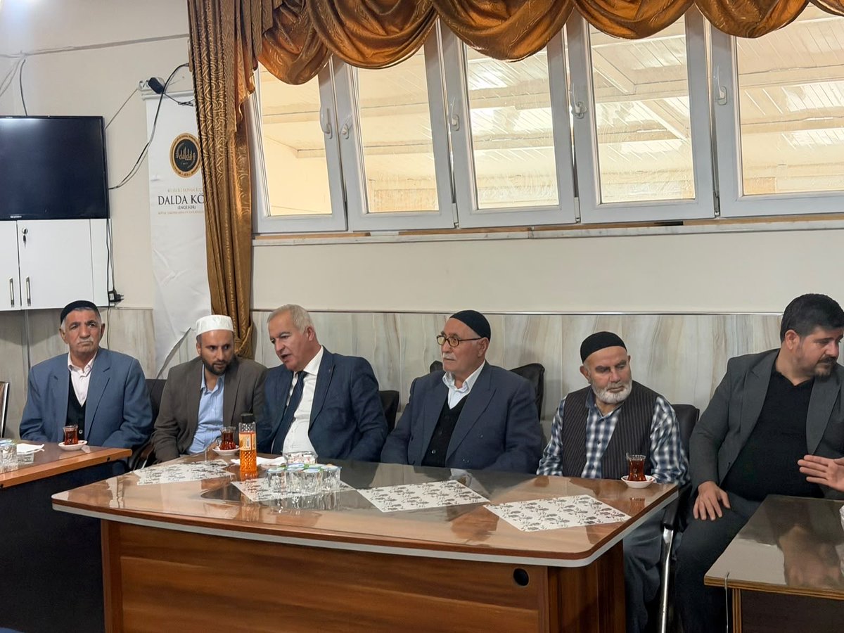 ismailerguness's tweet photo. Karadeniz Mahallesi sakinlerinden, Bitlis eşrafından Burhan Durmaz'ın kıymetli oğlu merhum Muhammed Emin Durmaz için Bitlis Tatvan Engesur Dalda Köyü Derneği'nde düzenlenen taziyeye katıldık.

Merhuma Allah’tan rahmet; ailesine ve yakınlarına sabır ve başsağlığı diliyorum. https://t.co/zOnDnINAW0