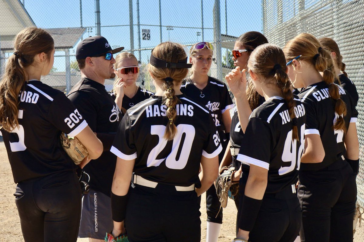 TopGunEvents's tweet photo. 🥎 Game faces ON. 🔥
Athletes are showing out at the Kansas College Prospect Series. Big plays, big energy, and plenty of eyes watching. 👀🎓
#TopGunEvents #CollegeProspectSeries #KansasSoftball #EliteFastpitch #SoftballLove https://t.co/c44wc7tqGO
