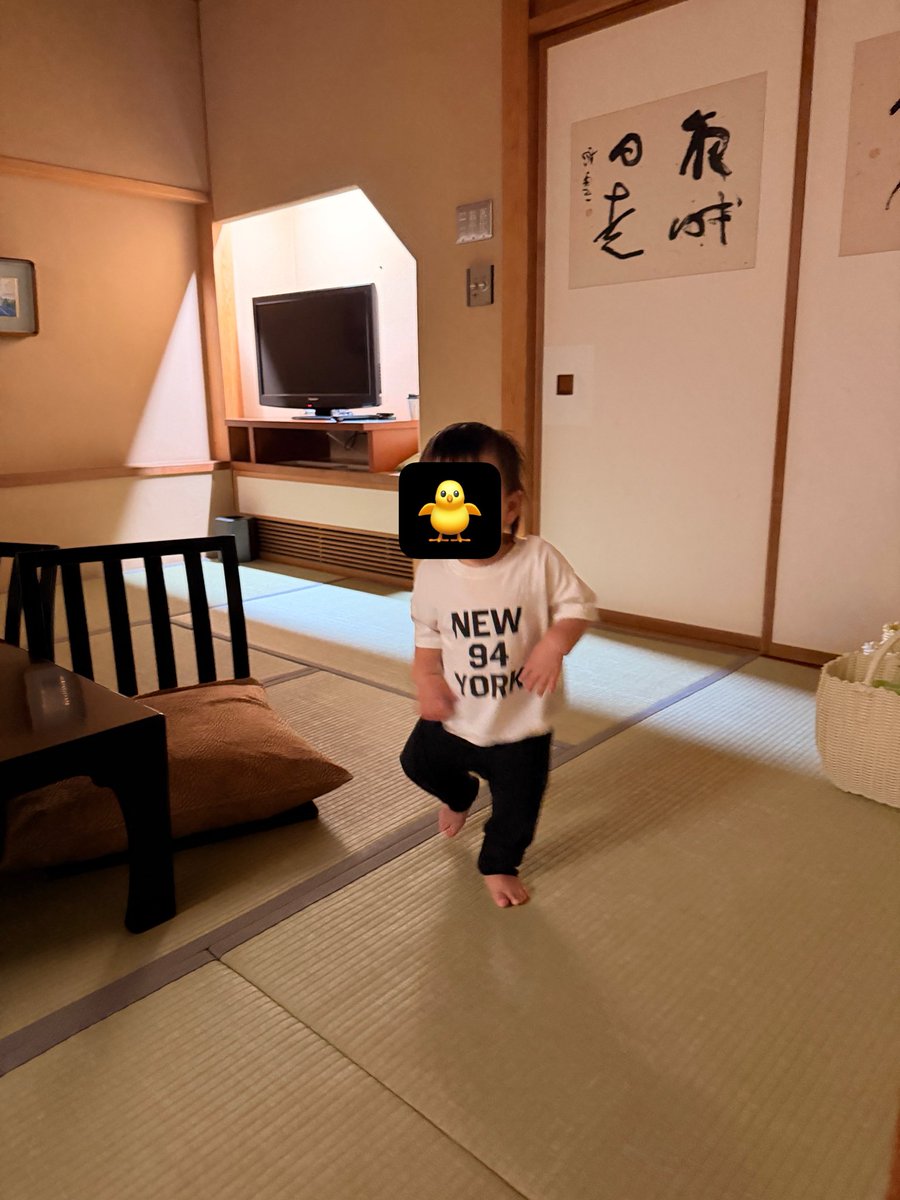 lilili11232021's tweet photo. 昨日は熱でてたけど旅館がキャンセル出来ないから強行💦なんとか薬飲んでだましだまし行けた😭
ムスコが異常なほど食に執着してて驚き😳食べすぎでは！？
部屋で走り回るムスコ。テンション高すぎ https://t.co/WtfE3rFupl