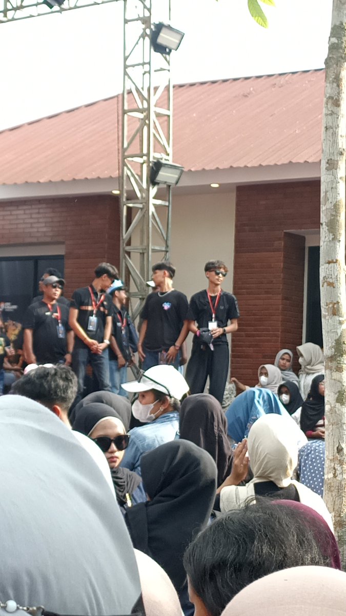byoetea's tweet photo. #imutz tapi yah sama si sulung lgi sibuk. Btw pamut jidatan π€€ https://t.co/kxk9bGSAKB