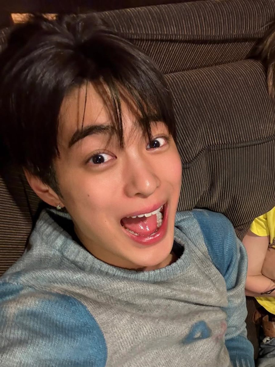 keonhomiaw's tweet photo. huhuuu uri aegii🥹😭 dd udah gede yaa...udah ada schedule sendiri....gaada abang abang dd yang nemenin....seeing how much you've grown and how far you've come brings tears of joy to my eyes🥹 keep reaching for the stars yaa dd kecilku, i love you, and i am so proud of you🫂🤍 https://t.co/iYX8vhEnQ7
