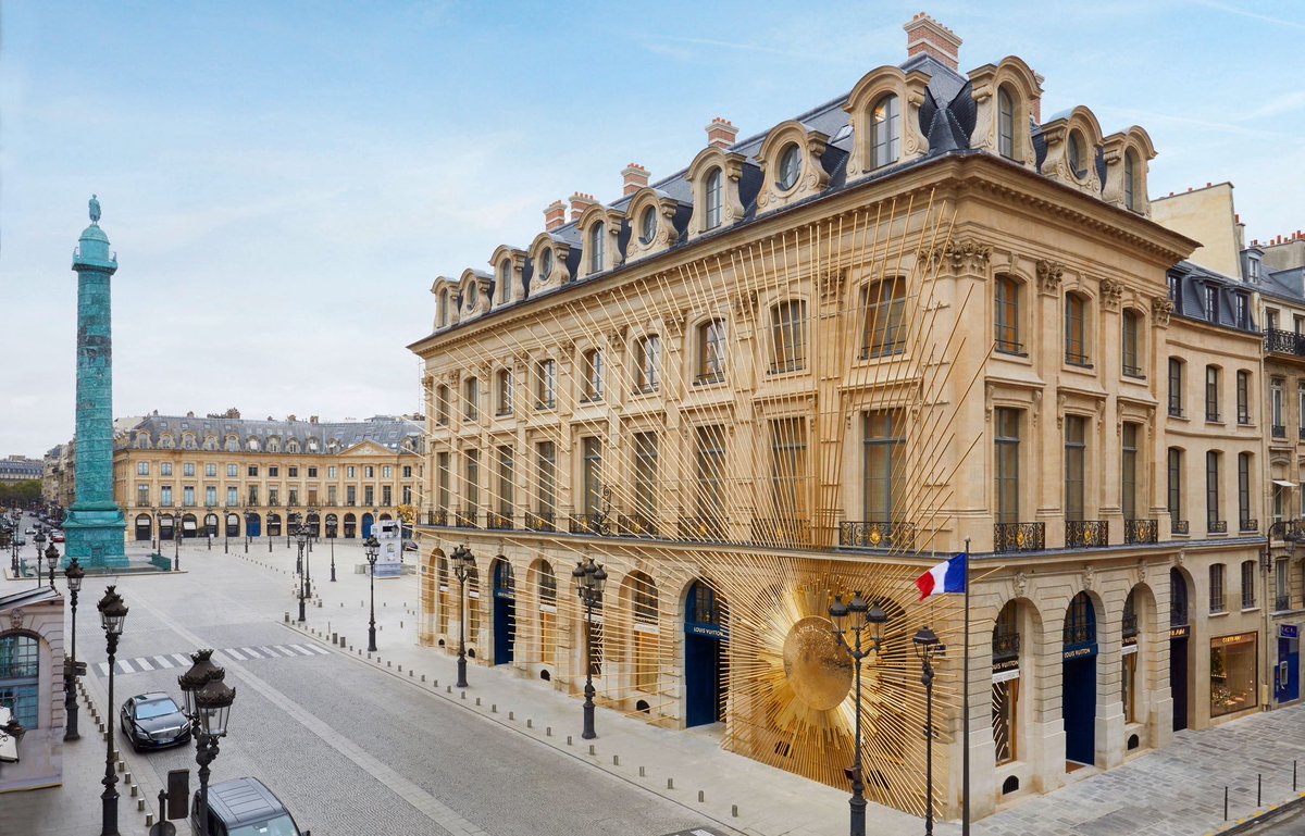915bbok's tweet photo. felix went to the Louis Vuitton store at Place Vendôme today🤍 https://t.co/ow0ZdhdcPq