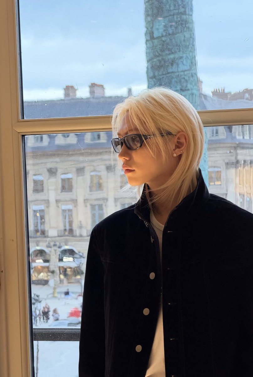 915bbok's tweet photo. felix went to the Louis Vuitton store at Place Vendôme today🤍 https://t.co/ow0ZdhdcPq
