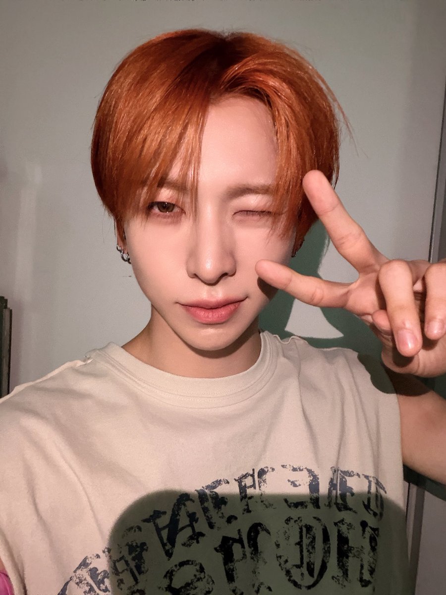 sunshineoreoz's tweet photo. these two give me the same vibe with the orange hair istg https://t.co/ViWQugTrO6
