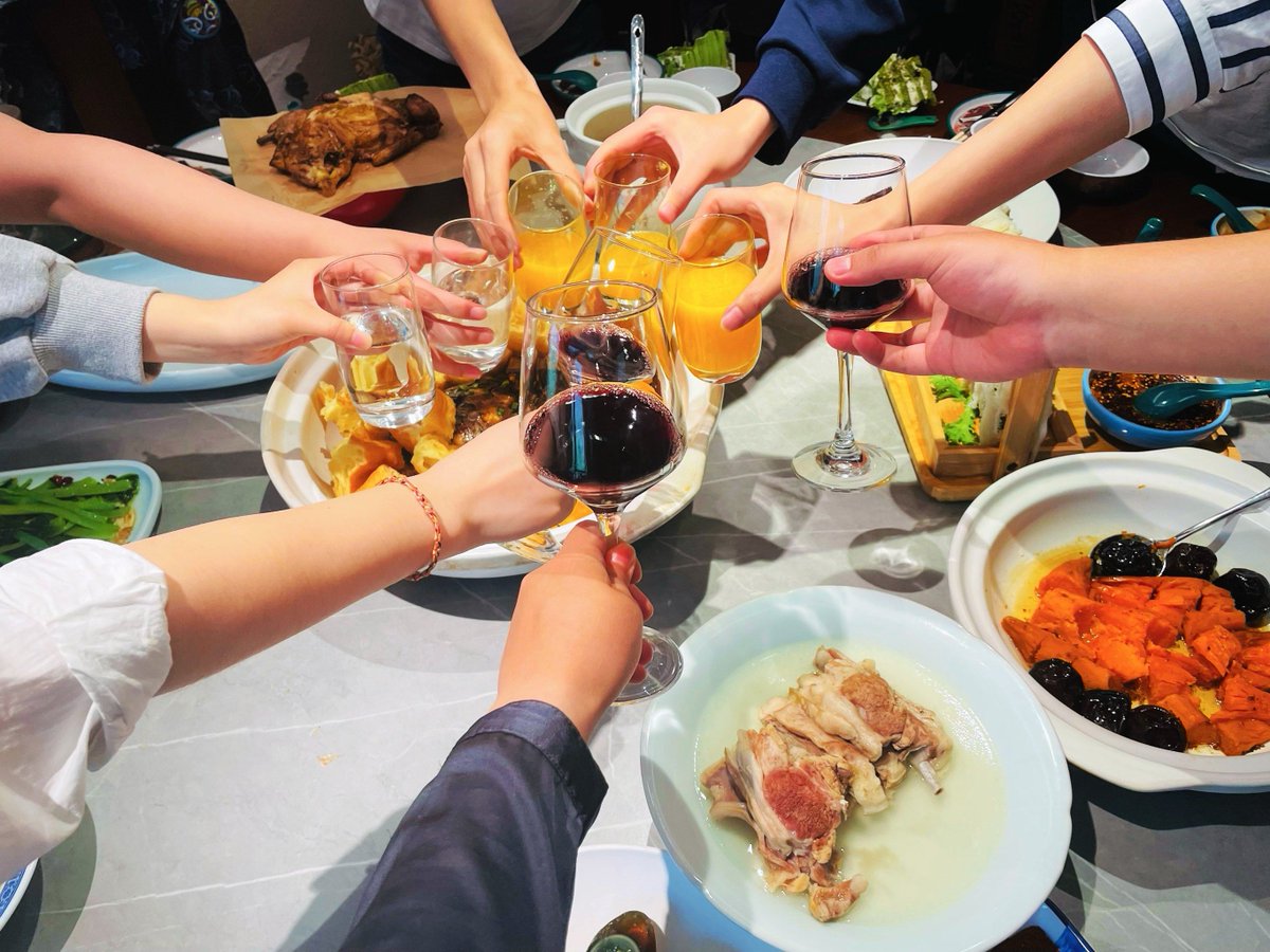 VentureCasgapa's tweet photo. This weekend’s cozy meetup with friends at 驹亚排 feels so nice, every tiny moment warms my heart. https://t.co/L5Rh4589BL