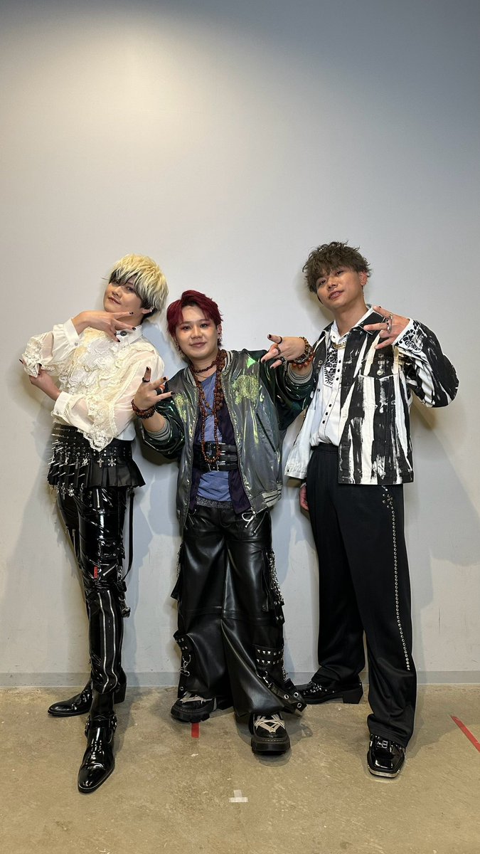 kkuchieiji's tweet photo. #ヒプマイ12thライブ 両日共に最高でした✨有罪の皆さん楽しめましたか？
BLOCK PARTY第2弾や13thライブも発表されてまだまだ皆さんとブチ上がれるのが嬉しすぎます🤩
アーカイブも視聴期間中に何度でも観て楽しんでください！

ありがとう最高の家族たち🙌✨ https://t.co/pHKKgZceir