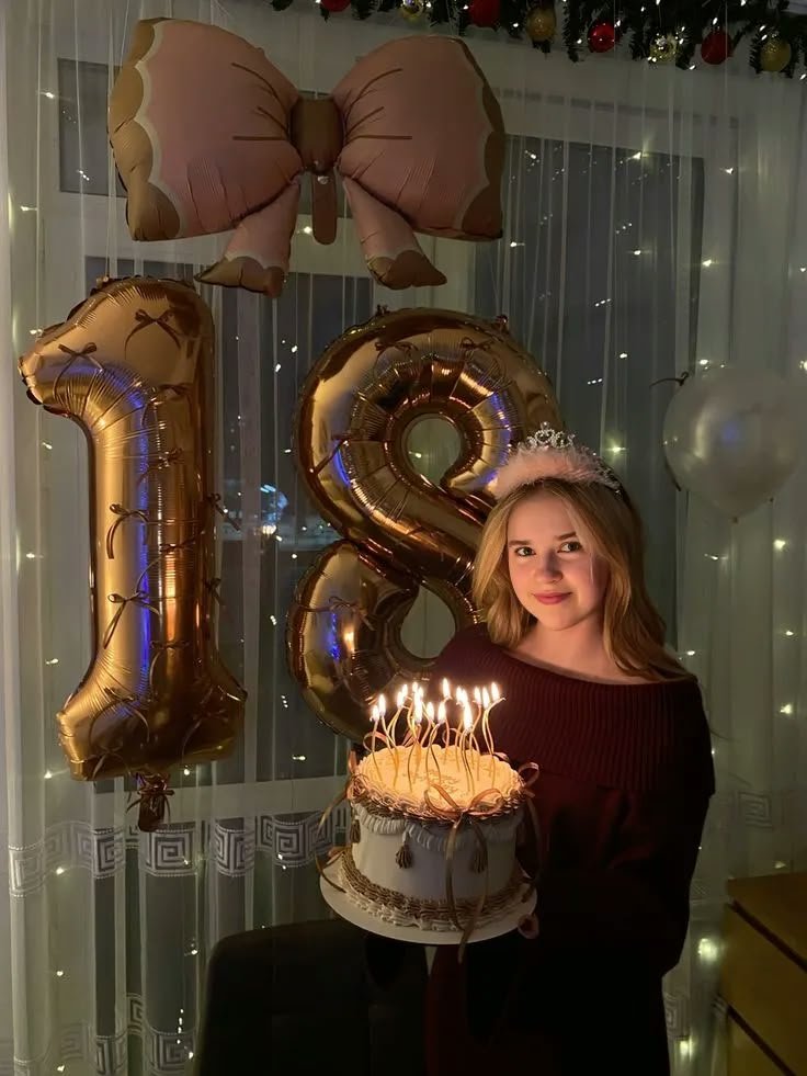 Karolinap774's tweet photo. Do you love my birthday cake??🎂🍰 https://t.co/Pb8hdmOSVX