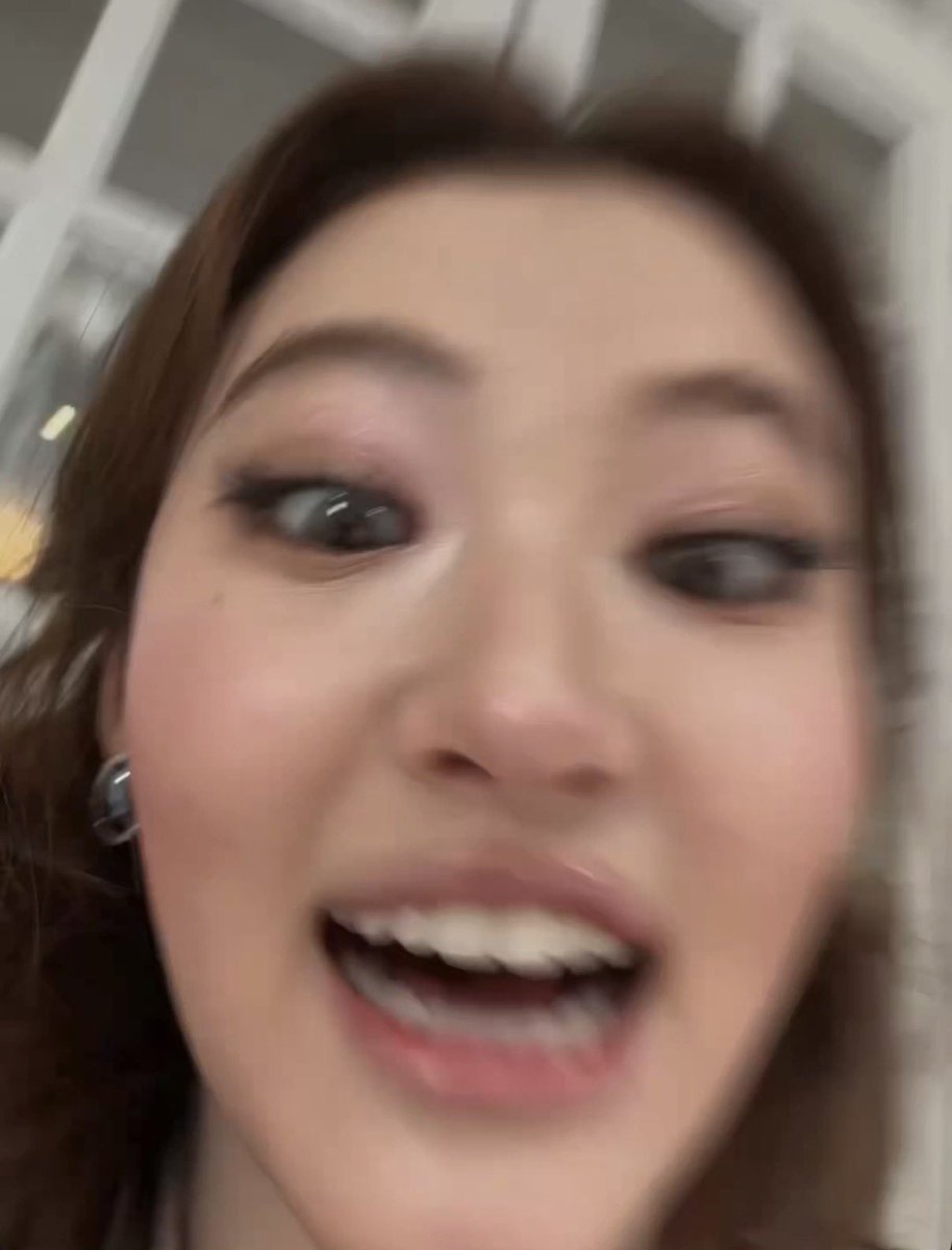sillyellaa's tweet photo. me when 🫨 #PRIVILEGE https://t.co/FncB6efGop
