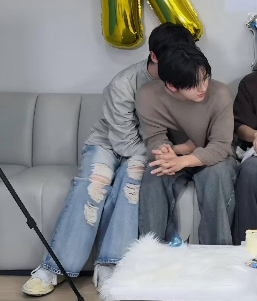 xjureoy's tweet photo. 너무 과식해서 배부름...
소화시킬 시간 필요해서 새벽에 자야겟다 https://t.co/1yIgADzDd4