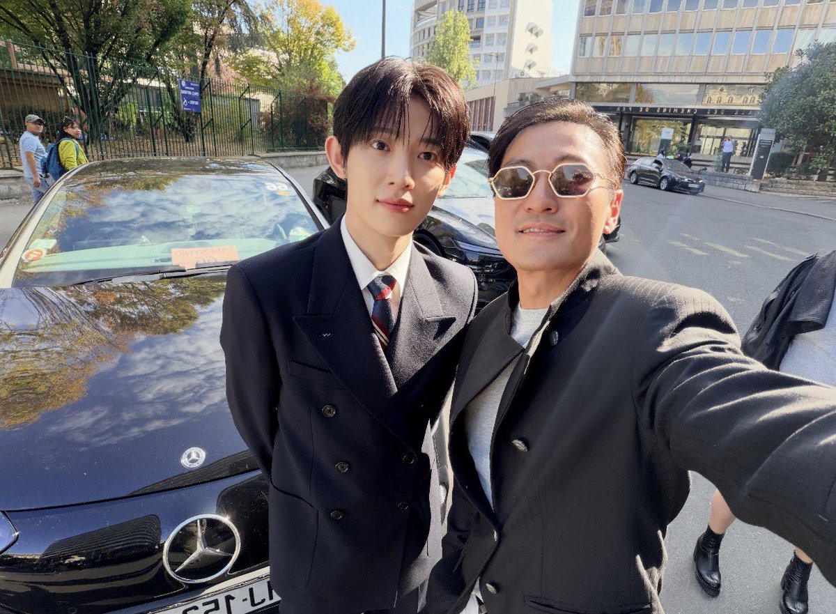 akira0203love_m's tweet photo. #PARKSIWOOxVALENTINO 
#VALENTINOPFWSS27 
#PARKSIWOO https://t.co/Z0DcnNJAkX