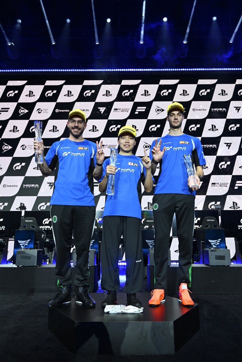 TakumaMiyazono's tweet photo. ネイションズカップ、約2年ぶりの優勝🥇
2024年のチャンピオン獲得以降、上手くいかないレースが続き、前戦では全く上位争いに絡めず心が折れかけました。初心に戻って練習を積み重ね、再び良いパフォーマンスを発揮できたこと、そして選手としての重要な役割である、皆さんに対してワクワクするようなレースをお見せできたことを嬉しく思います！

一方で、予選の失敗に加え、決勝レースにおいてソフトの2スティント目のペースが悪く後続に追いつかれてしまったこと、更に最終コーナーで接触してしまったことは、明確な反省点です。
ワールドファイナルに向けてレベルをもう1段階上げ、しっかりと勝ち切れるよう、今後も練習を頑張っていきます。

現地・配信で応援いただいた皆さん、ありがとうございました。今後ともよろしくお願いいたします！

#GTWS #GT7 #Granturismo #STRASSE #ZETAWIN