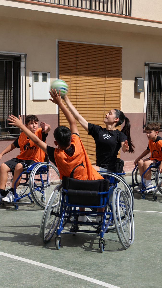 colpbol's tweet photo. COLPBOL, L'ESPORT QUE NO DEIXA MAI NINGÚ FORA DE JOC"

Colpbol, el deporte que no deja a nadie nunca "fuera de juego"

Colpbol, the sport where no one is left out

💚💙🏐

🌐 https://t.co/C0UqzsFWLI

#deporte #edufis #inclusion #Colpbol #esport #diversitat #inclusivesport #sport https://t.co/eLb2OegScG