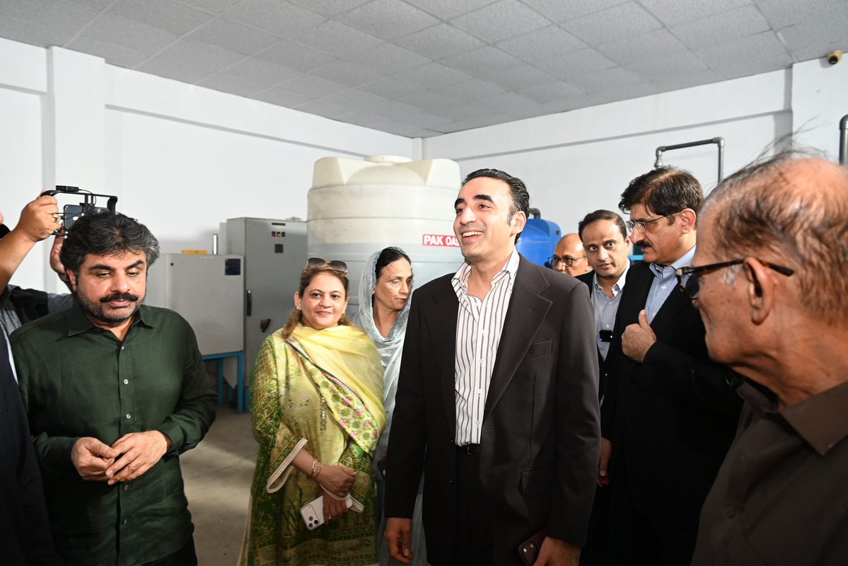 Sadiajavedppp's tweet photo. Chairman @BBhuttoZardari alongside CM Sindh, inspects the treated and recycled water at TP-1 Haroonabad after undergoing multiple stages of purification. Projects like this can play a vital role in meeting Pakistanβs growing water needs. This model should be replicated across the country. π΅π°