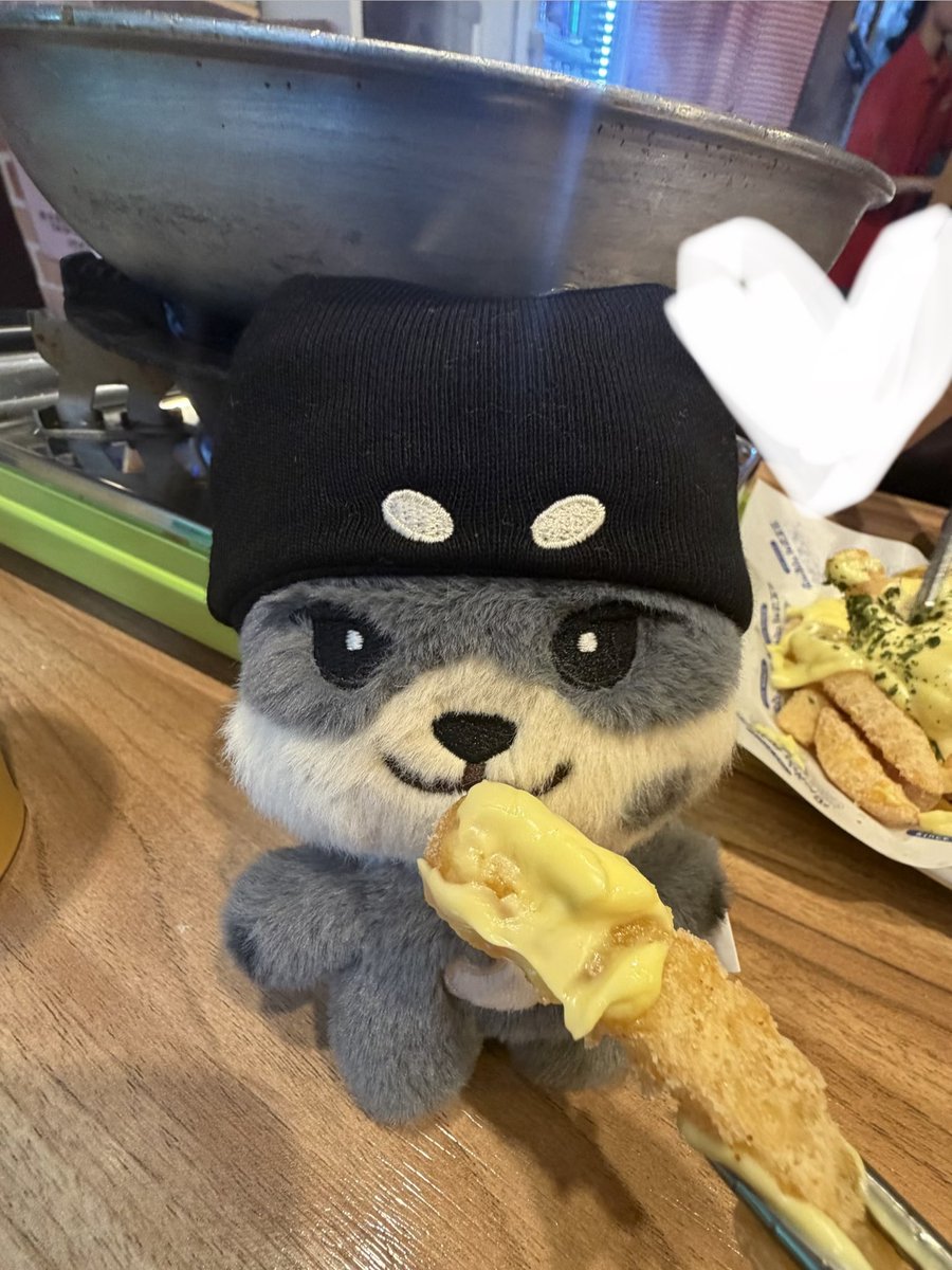 mwciwj's tweet photo. 햄탱이 못사서 처울었고 버갈튀가 ㅈㄴ 맛잇엇떤 하루 ㅎ.ㅎ https://t.co/dFq99aimaz