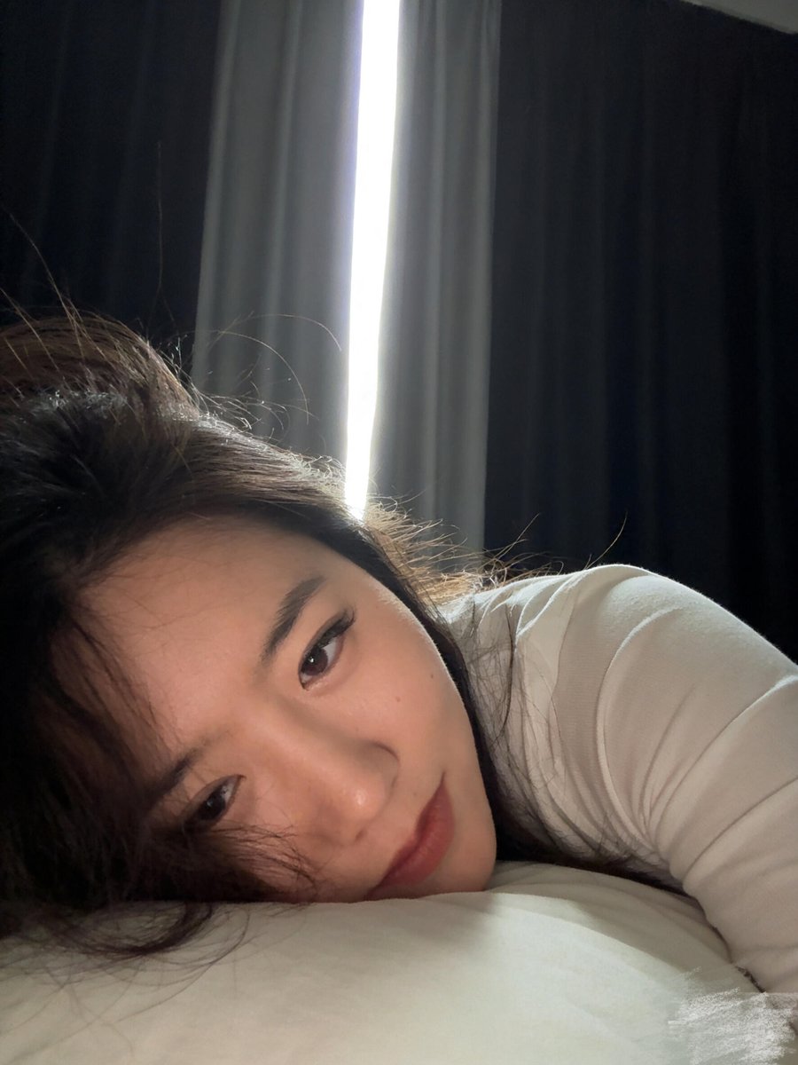 ihyeons0203's tweet photo. 听说X是树洞   树洞是聊隐私吗？怎么没人跟我聊聊？我很差？ https://t.co/1r2pKFnFQU