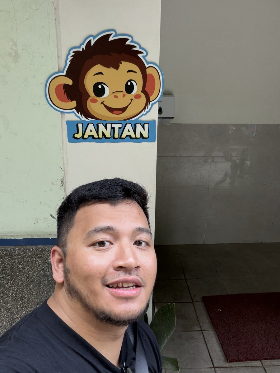 nitrok2setengah's tweet photo. Katanya kalau ngondek ga boleh masuk… https://t.co/poJnqI7opr