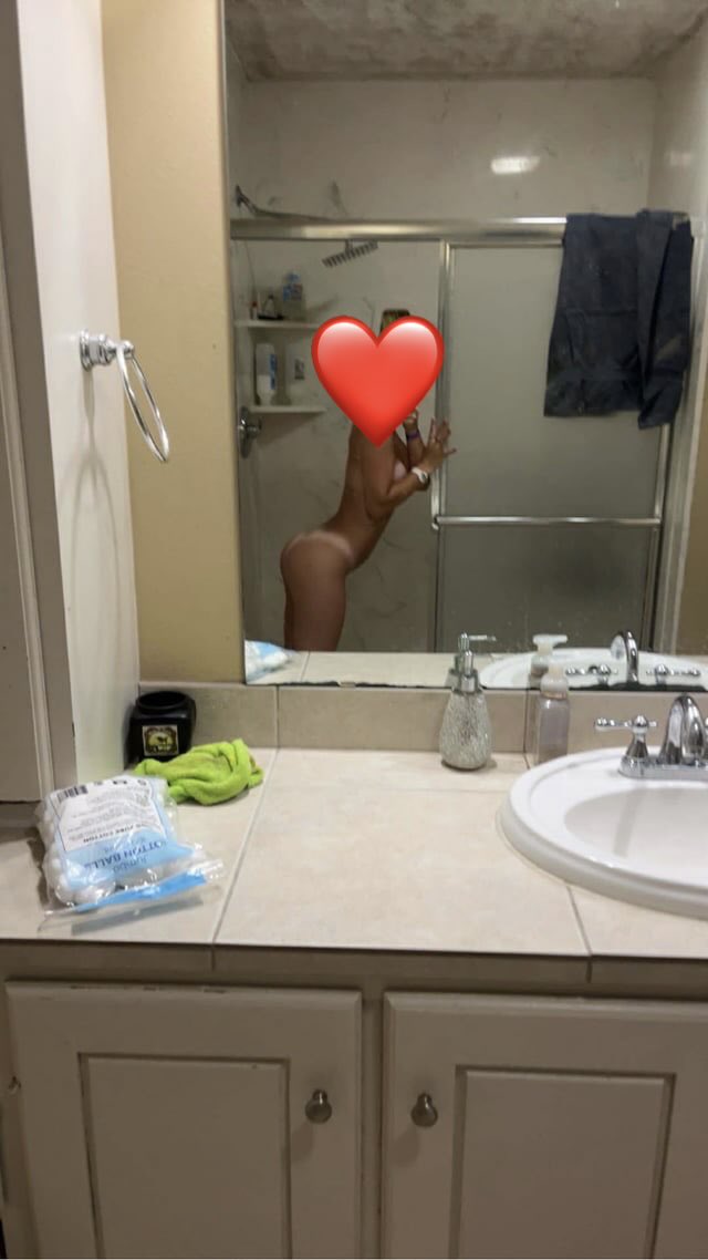 Jenna8349's tweet photo. Dm me to swap nudes GIRLS ONLY https://t.co/E7P7oaP3Me