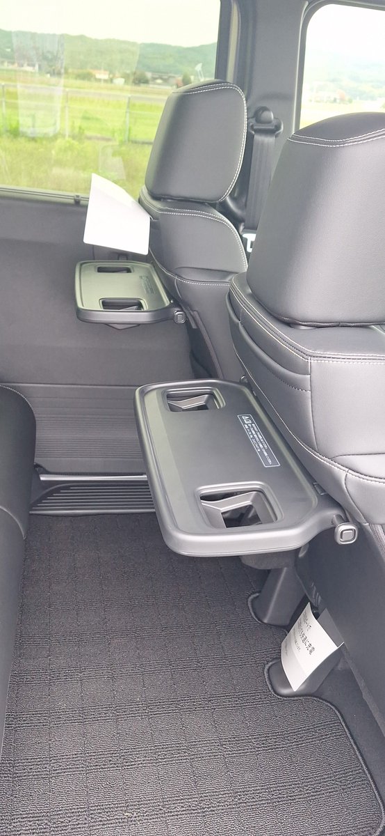 American51530's tweet photo. 2026.10.4
N-BOX CUSTOMの室内、シートバックテーブル、液晶メーター、9インチナビ🚗
#ホンダカーズ島根中央
#NBOX https://t.co/9oLFx1BOOh