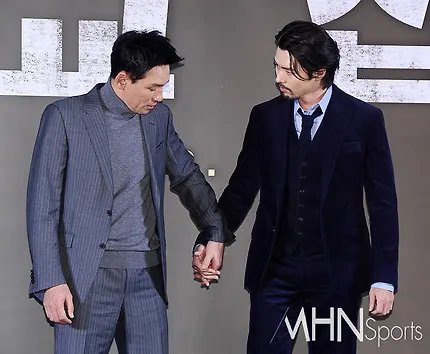kdt0715's tweet photo. 누군가의 연예뉴스를 뒤적거렸더니
기묘한 연하남(40대) 컬렉터 컬렉션 완성 https://t.co/LsSqLldn9Z