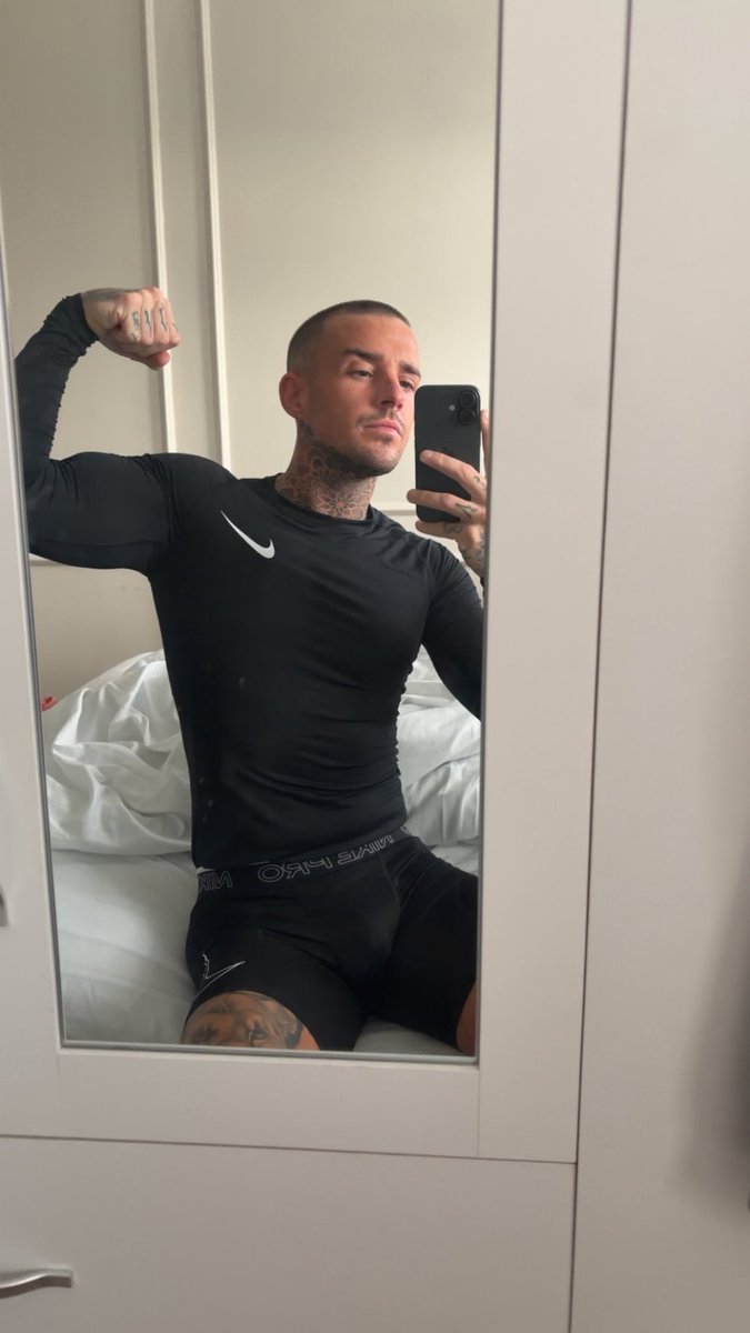 masterbill97's tweet photo. Step up and send £170 for food shop fag 🚬 https://t.co/UCGDrJYS2w