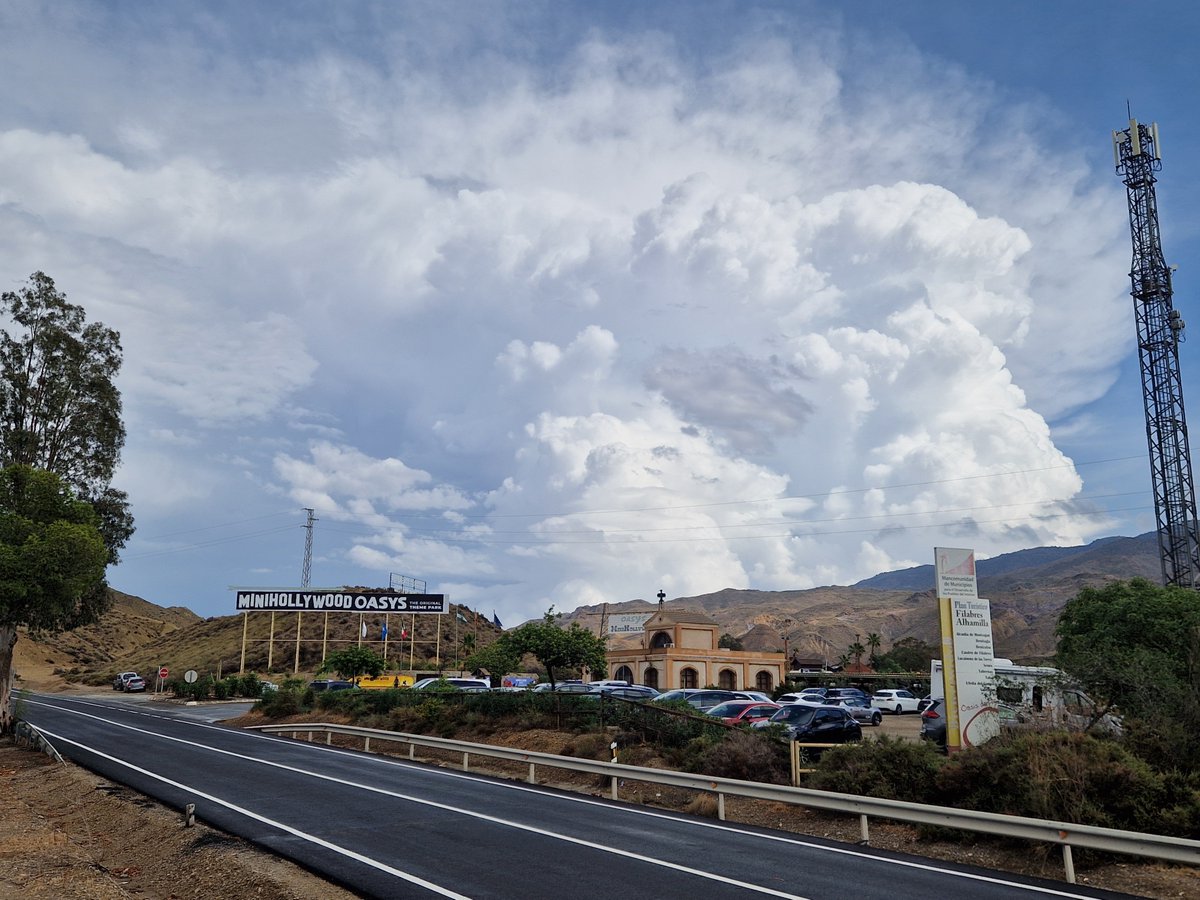josestormchaser's tweet photo. Nueva #Supercelula costa de #Almería..hay 2 parejas. https://t.co/gWgeq09N3U