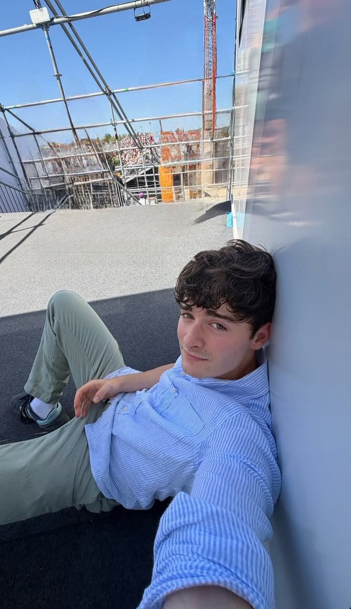 MuncherFor67858's tweet photo. We dont appreciate how hot he is! Just imagine him in some pink panties and a pink buttplug https://t.co/22UQx6hYAF