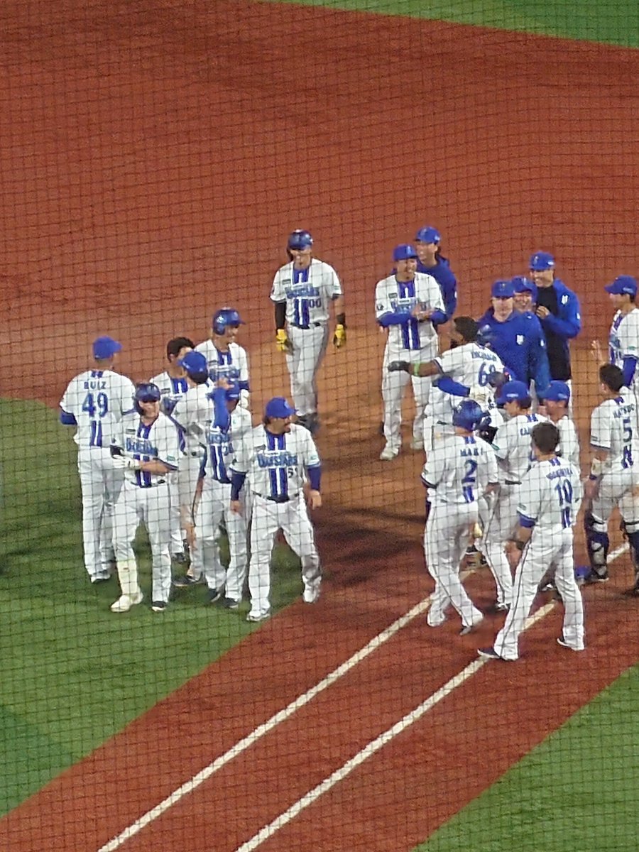 ykohma2518's tweet photo. ＼横浜優勝／
サヨナラ
長い試合だった！
#横浜優勝 https://t.co/O5gItXIekc