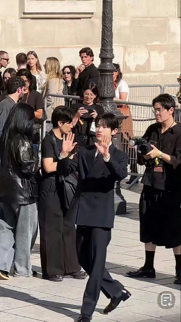 fhaha845's tweet photo. 어느 집 왕자님이 나타나신 거예요?💜

PARK SIWOO AT VALENTINO PFWSS27

#PARKSIWOOxVALENTINO
#VALENTINOPFWSS27
#PARKSIWOO https://t.co/Jv47fKnxKw